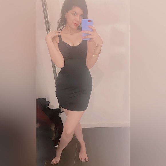 Meet your seller! Hi I’m Michelle 🫶🏻 - Picture 3 of 16